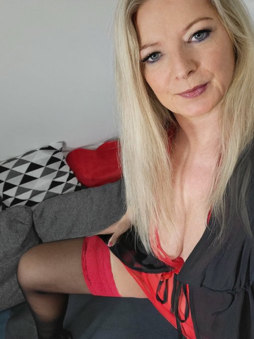 Ich w&uuml;nsche Euch einen sch&ouml;nen 1. Mai 😍 Schaut doch mal in mein Profil bei BestFans vorbei!   👉https://t<a href="/tag/actress"class="tags"><span>#actress</span></a><a href="/tag/bestfriends"class="tags"><span>#bestfriends</span></a><a href="/tag/milf"class="tags"><span>#milf</span></a><a href="/tag/froheweihnachten"class="tags"><span>#froheweihnachten</span></a>