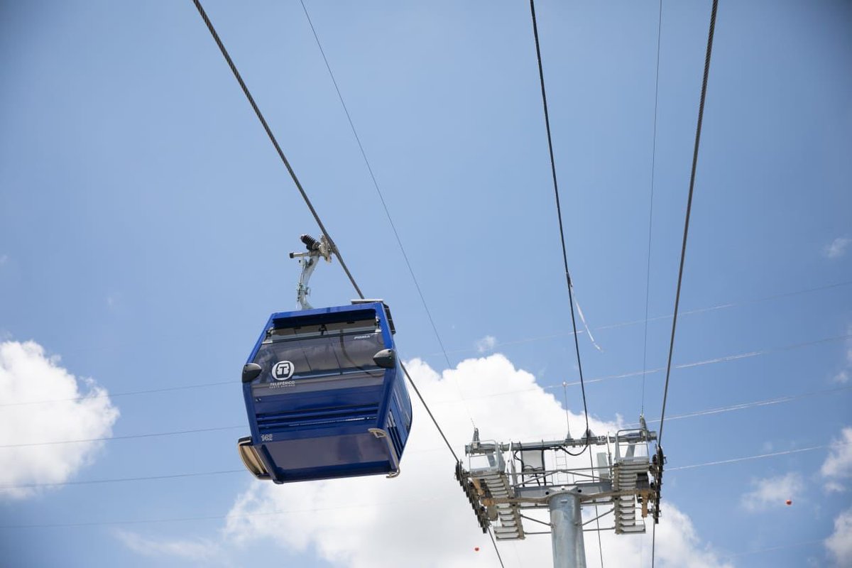 luisabinader's tweet photo. Hoy inauguramos el #TeleféricoAlcarrizos 🚠, un moderno sistema de transporte que impacta a miles de familias del Gran Santo Domingo. Este proyecto es el fiel cumplimiento de mi compromiso con la mejora sustancial de las condiciones de vida de la gente. https://t.co/hi5PqkQB0f