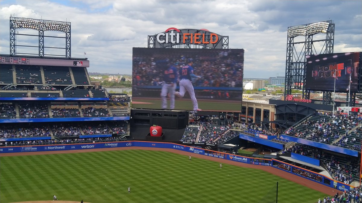 JohnCenaJersey's tweet photo. Pete Alonso goes deep with a 3 run bomb, His 11th Home Run of the Season. 

#lgm #petealonso #itsouttahere #metsbaseball #citifield #letsgomets #raisetheapple #metsnation #lfgm #MajorLeagueBaseball #nymets #41seaverway #flushingqueens https://t.co/bR50O63MQU