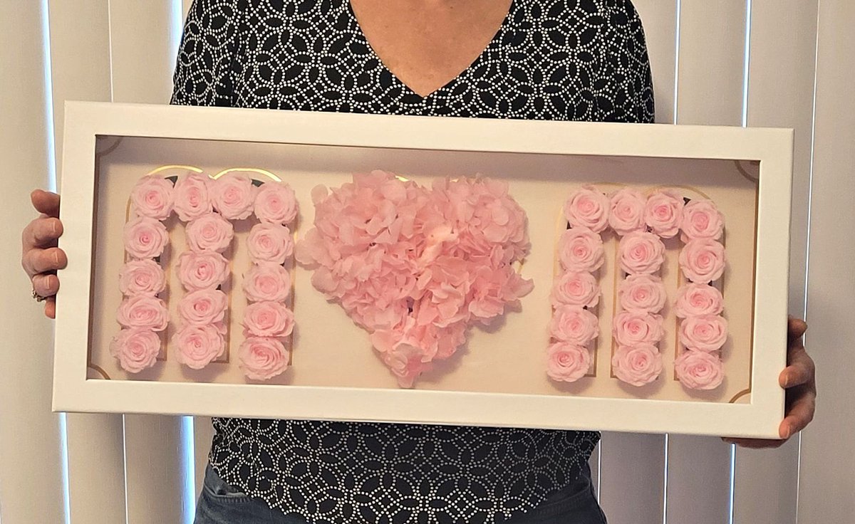 endlessblossoms's tweet image. Preserved roses for Mom that will last more than a year!  Rose Box with preserved roses   etsy.me/40UuOEI #momgift #flowersformom #giftformom #mothersday #rosebox #giftbox #boxforroses #acrylicrosebox #lovebox #flowerbox #giftformom