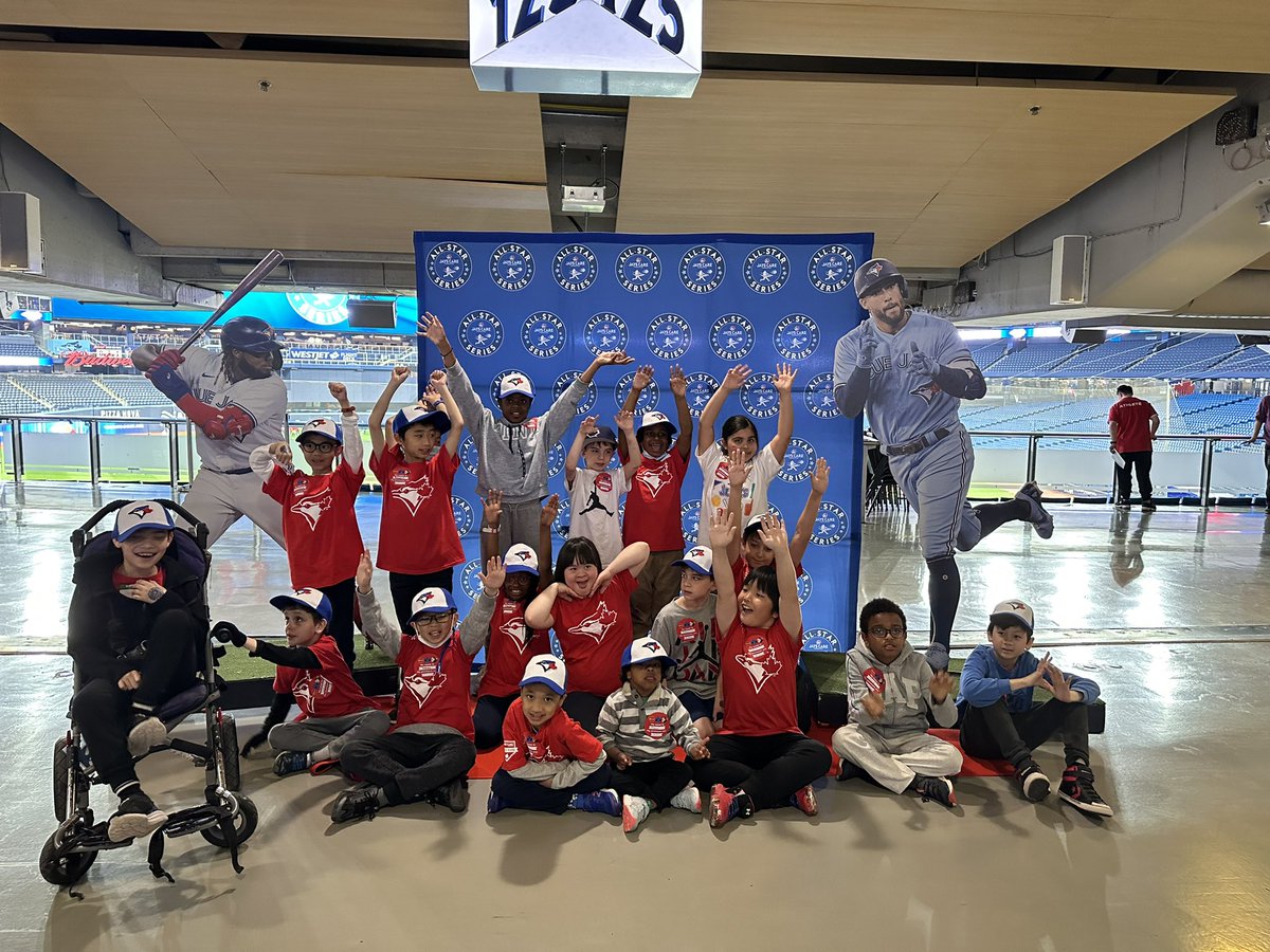 Another awesome day of teamwork, encouragement and skill building down at the <a href="/RogersCentre/">Rogers Centre</a> with <a href="/JaysCare/">Jays Care Foundation</a>! The SPM Shamrocks loved their time! Thanks to <a href="/AllSaintsCES/">All Saints CES, YCDSB</a> for being great buddies!! <a href="/YCDSB/">York Catholic District School Board</a> @JoelChiutsi <a href="/DomenicScuglia/">Domenic Scuglia -</a>