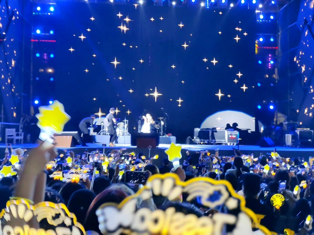mxindemi1's tweet photo. 230501 Jessica Jung @ Chengdu Peak Music Festival
Fortunately, no matter how much wind and rain you have experienced, China's golden  star  will always stand with you, and for so many years, it has never changed https://t.co/9uBtYQ2GLS
