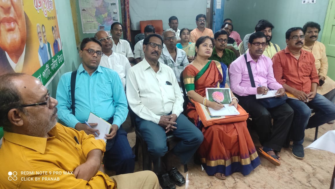 mondal_bjp's tweet image. কৃষ্ণ নগর লোকসভার প্রবাস যোজননার বৈঠক 
#Loksava 
#Krishnagar 
#Parliament