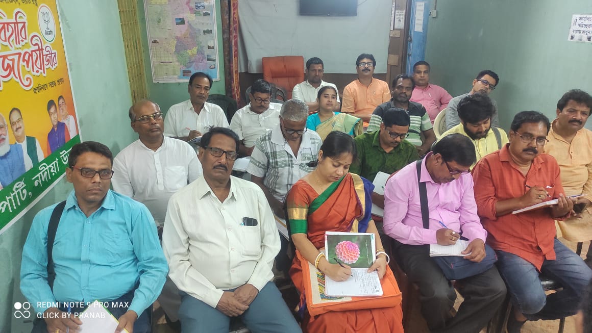 mondal_bjp's tweet image. কৃষ্ণ নগর লোকসভার প্রবাস যোজননার বৈঠক 
#Loksava 
#Krishnagar 
#Parliament