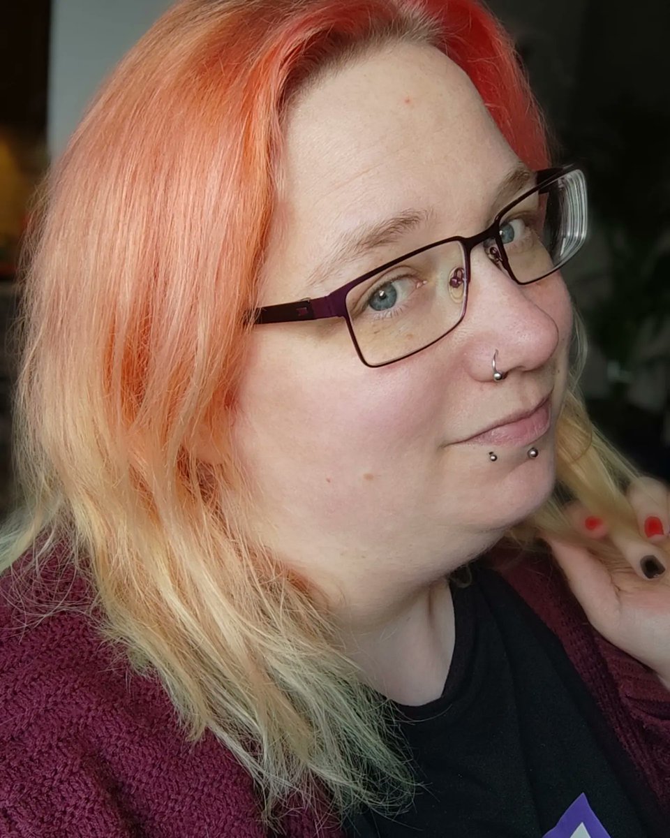 Sunbl0kk3r's tweet photo. Vor dem färben vs. nach dem färben. Frisch gefärbte Haare sind einfach DER Shit!
#bunteHaare #directionshairdye #SunBlogger #ContentCreator https://t.co/tyDTg8PnHS