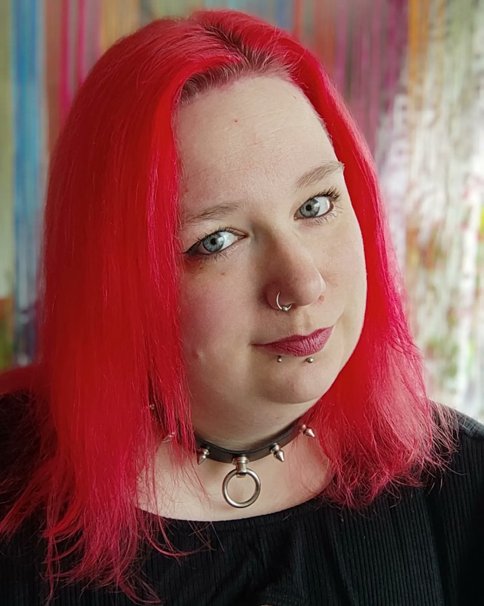 Sunbl0kk3r's tweet photo. Vor dem färben vs. nach dem färben. Frisch gefärbte Haare sind einfach DER Shit!
#bunteHaare #directionshairdye #SunBlogger #ContentCreator https://t.co/tyDTg8PnHS