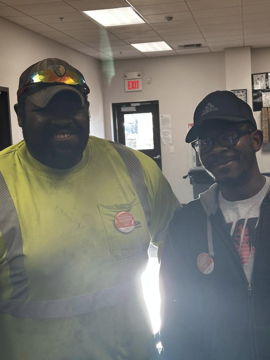 LiUNALocal955's tweet photo. These #essentialworkers deserve #essentialpay. Mechanics &amp; solid waste workers keep our city running — let’s get a step scale now to reward employees for their loyal service to Columbia! #mayday #1u @comogov https://t.co/gJwaZ1mxb8