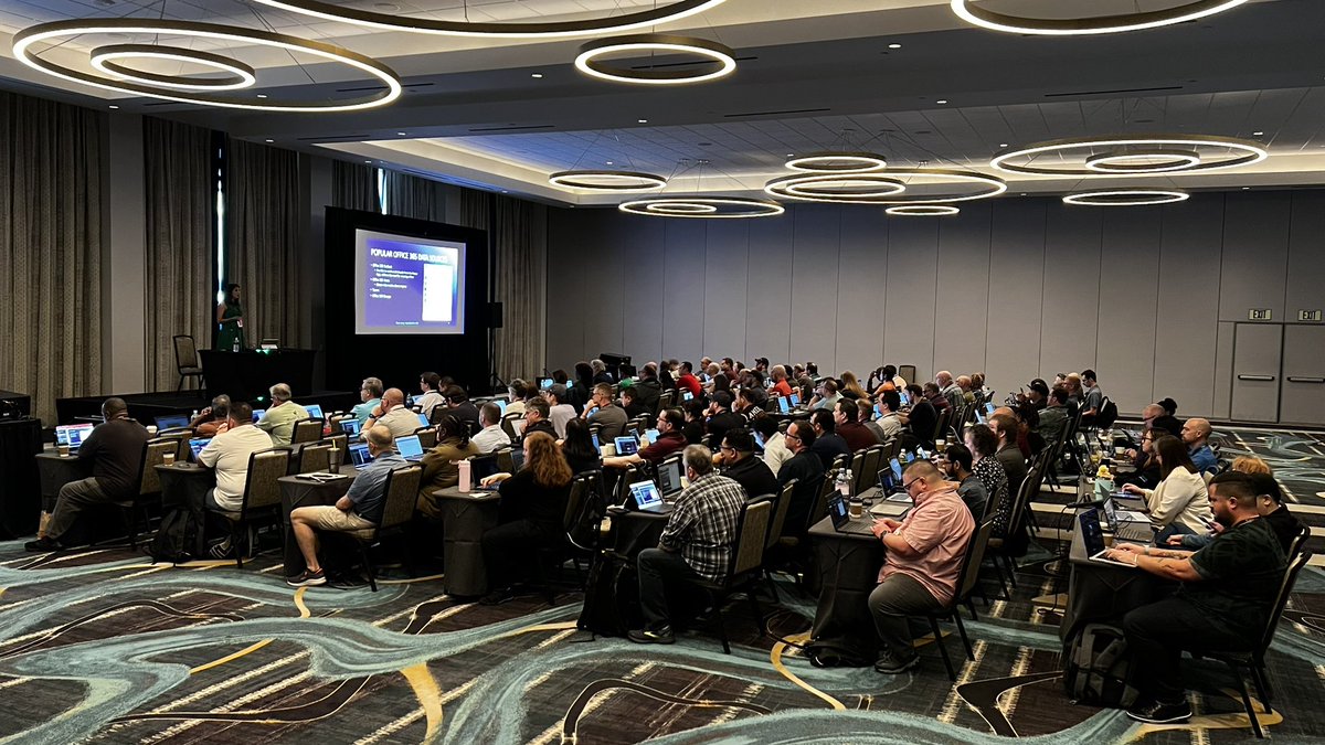 mkashman's tweet photo. Full room at #M365Conf w/@WonderLaura/@IWMentor leading great depth training: “@MSPowerApps Fundamentals - Extending @SharePoint into Low-Code Apps and Forms.” #CollabApps https://t.co/hzhngVgEen