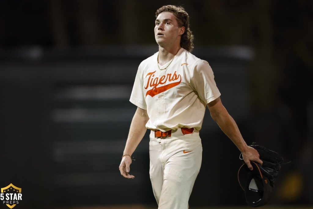 5StarPreps's tweet photo. Pigeon Forge senior LHP and Vols signee Dylan Loy has been 🤯🤯🤯 this season. 

PITCHING
7-0
1 Save
113 Ks
7 BB
0.142 ERA

HITTING
.603 average
38 Hits
13 Doubles
3 Triples
2 Homeruns 
32 RBI
20 BB
1 Strikeout https://t.co/GZZJJbQa7p