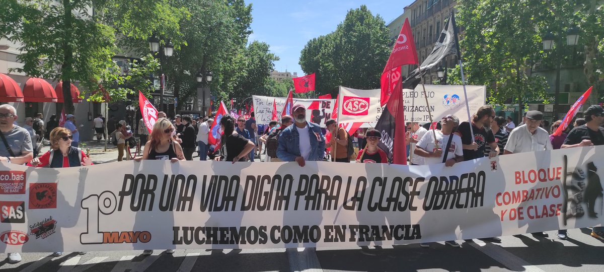 SoliObrera's tweet photo. Primero de Mayo
#1MayoCombativo #1MayoVidaDigna 
Manifestación unitaria en #Madrid 
https://t.co/nApSoCh8s8 https://t.co/AtAaD6suKX