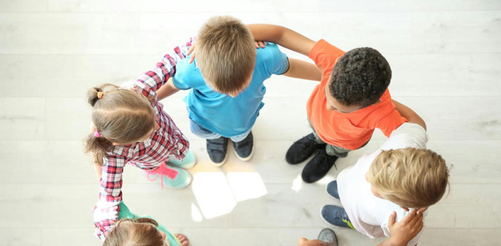 La plupart des gens pensent que l’#empathie est une qualité innée, mais ce n’est pas le cas. On peut l’apprendre. 
Des recherches ont montré que la #lecture peut aider les #enfants à la développer 

theconversation.com/enseigner-lemp…