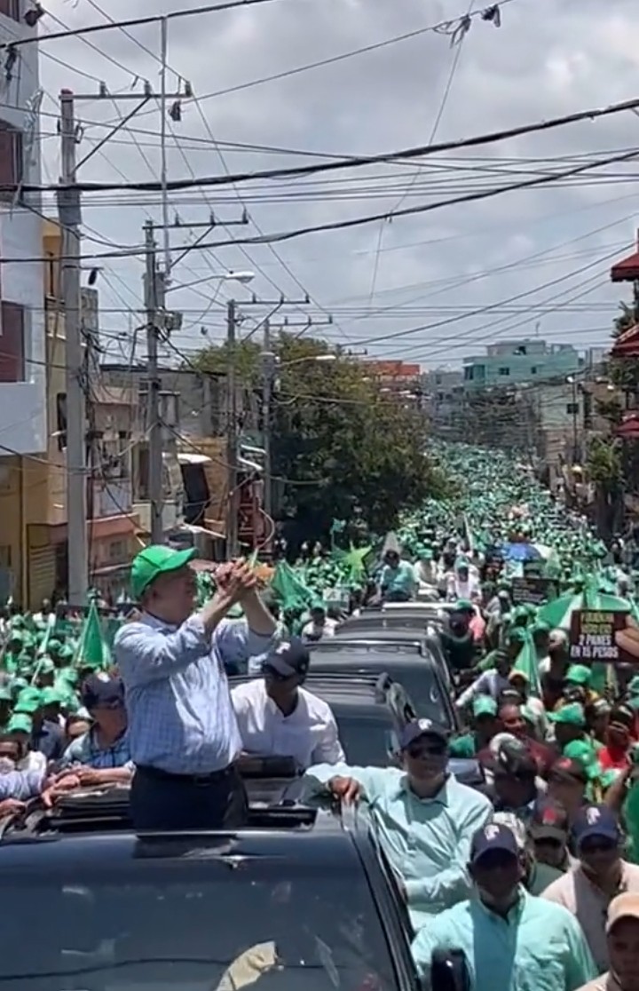 Esto es histórico los que se vive con <a href="/LeonelFernandez/">Leonel Fernández</a>, en esto momento en la Capital la #FuerzadelPueblo, una realidad..