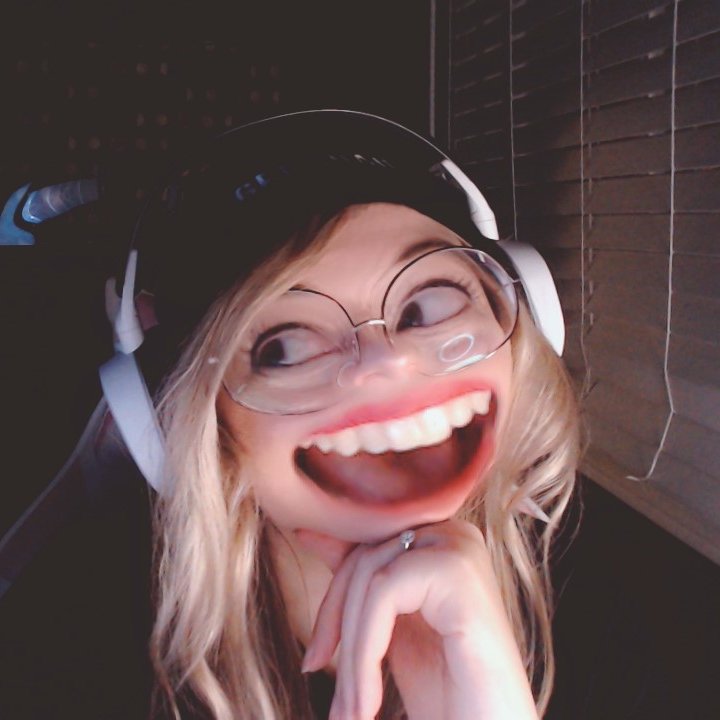 SnailFortnite's tweet photo. posing for thumbnails is easily the worst and most embarrassing part of being a YouTuber 0/ 10 don't recommend https://t.co/owcpmkudga