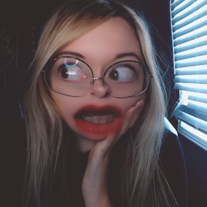 SnailFortnite's tweet photo. posing for thumbnails is easily the worst and most embarrassing part of being a YouTuber 0/ 10 don't recommend https://t.co/owcpmkudga