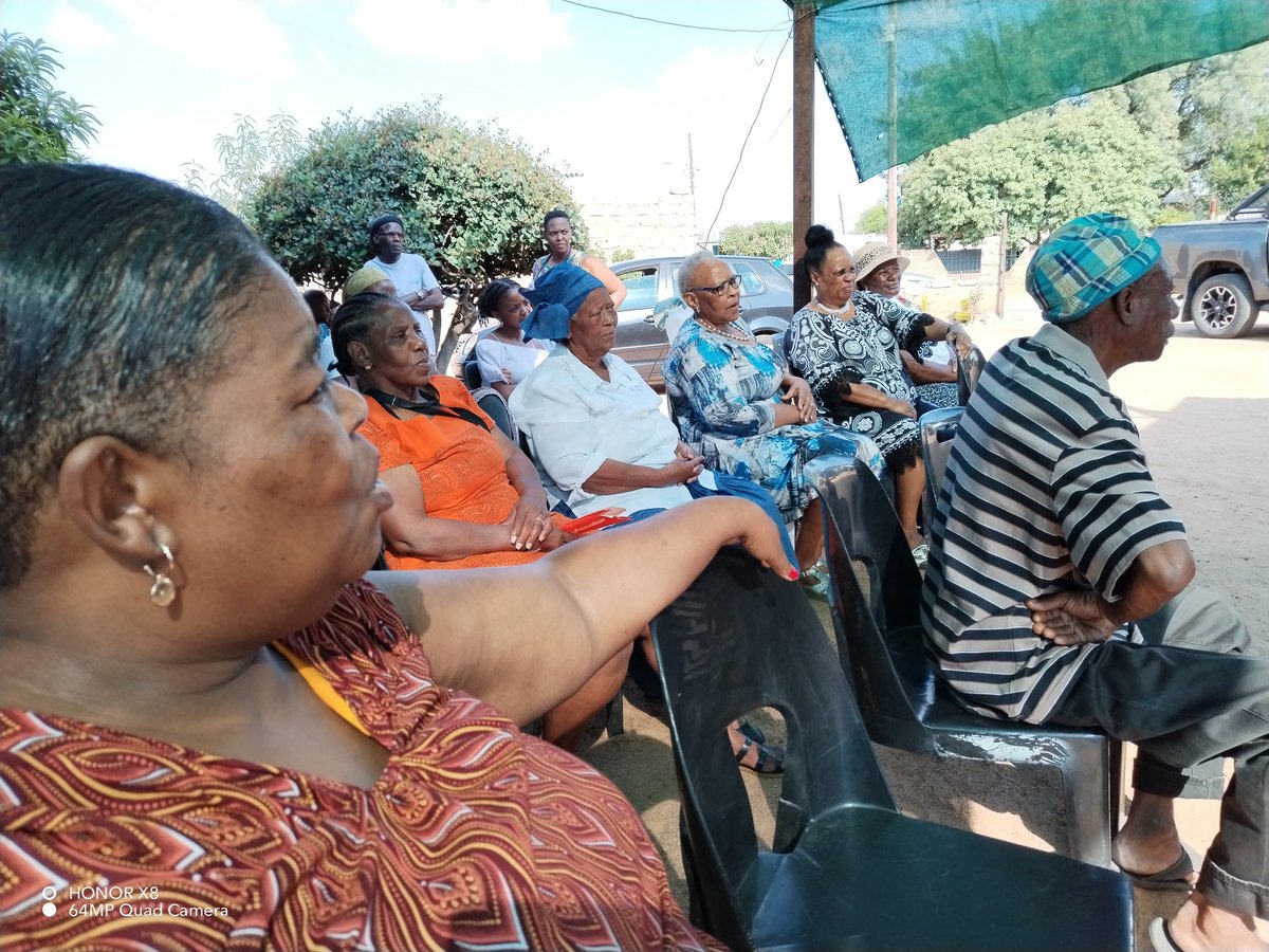 MHLUNGUOLUHLAZA's tweet photo. #MyLongWeekend....
On Saturday we celebrated the #Malele #Moeketsi blood/genes/DNA running through our veins... It was a wonderful gathering of several generations on my father's martenal side. Met cousins and ditlogolo I haven't met before. https://t.co/lfbobmphek