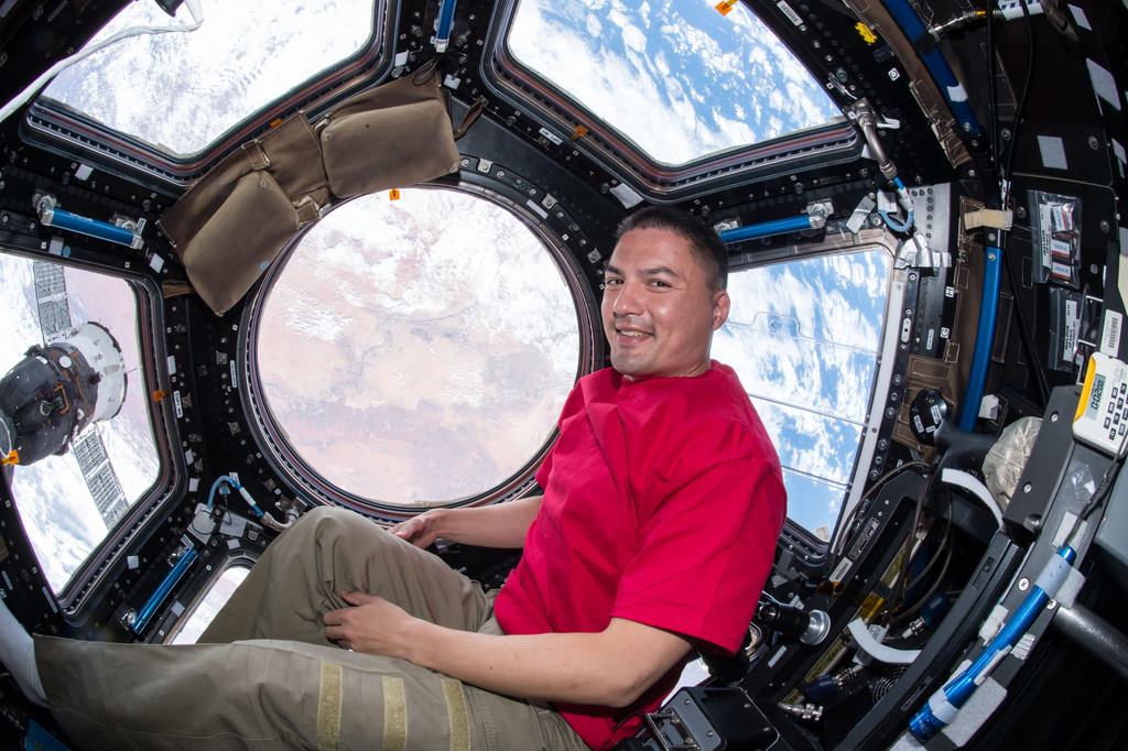 fdosal's tweet photo. Astronaut Kjell Lindgren https://t.co/RhZzth1yAi #universe https://t.co/i3Xedoppfl