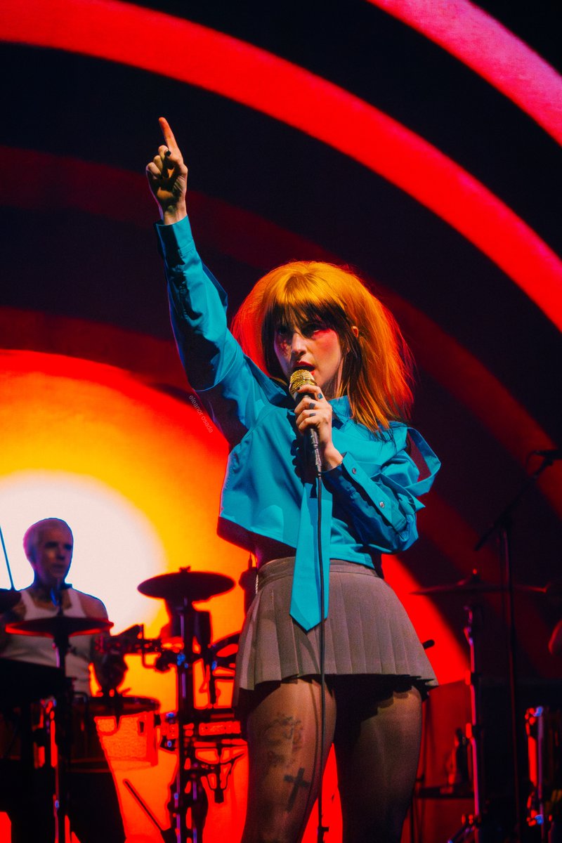 elearor's tweet photo. hayley @ paramore's glasgow show 🧡🏴󠁧󠁢󠁳󠁣󠁴󠁿 https://t.co/9UnWUdWCoQ