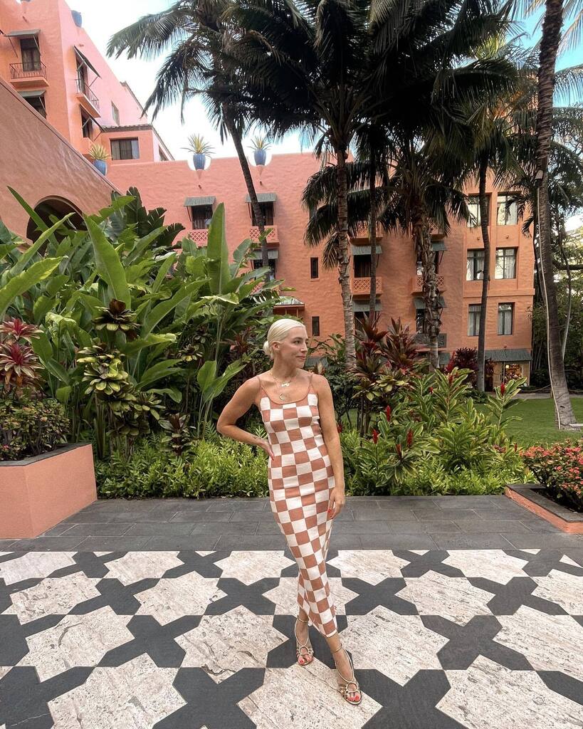 Welcome to my Island 🌴🌞🌺🤍 #hawaii #waikiki #honolulu #oahu instagr.am/p/CrtU5CcJdwo/