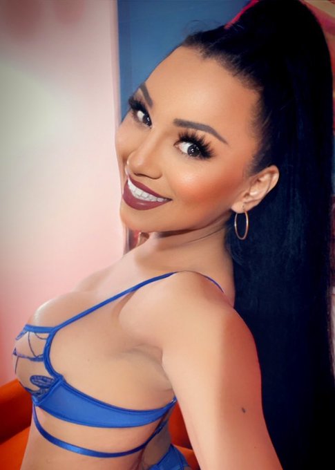 Hello hello everyone!!!!  I want all my papis to  Vote for me for favorite Social Media Star  at the<a href="/tag/webcam"class="tags"><span>#webcam</span></a><a href="/tag/stream"class="tags"><span>#stream</span></a><a href="/tag/thejessydubai"class="tags"><span>#thejessydubai</span></a>