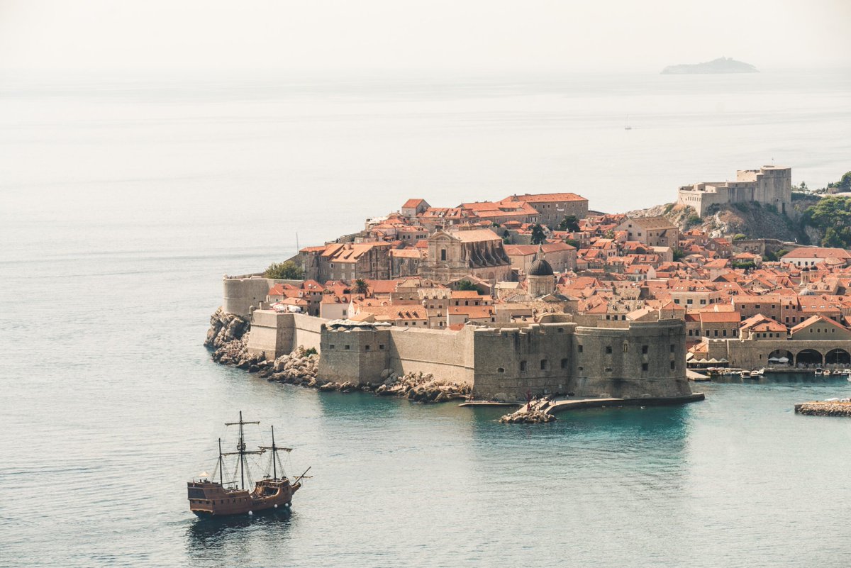 Recently, our company took a business trip to Dubrovnik, one of the most beautiful and historic cities in Croatia. 

Ready for an adventure? 🙋‍♀️ Join the our team and embark on new opportunities! #JoinUs #NewJourney #CareerGrowth 

buff.ly/3NoCTP7