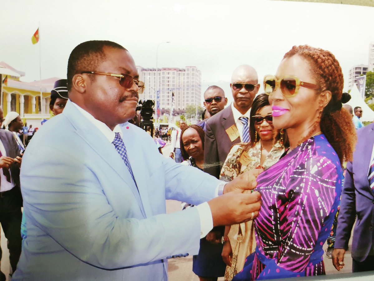 NathalieEDIMOKO's tweet photo. Ça fait presque 13 ans que je suis rentrée définitivement au Cameroun et je suis honorée d'avoir reçu la médaille d'honneur du travail des mains du Gouverneur de la Région du Littoral aujourd'hui. 

Bonne fête du travail à tous! https://t.co/FnkEBMfWMf