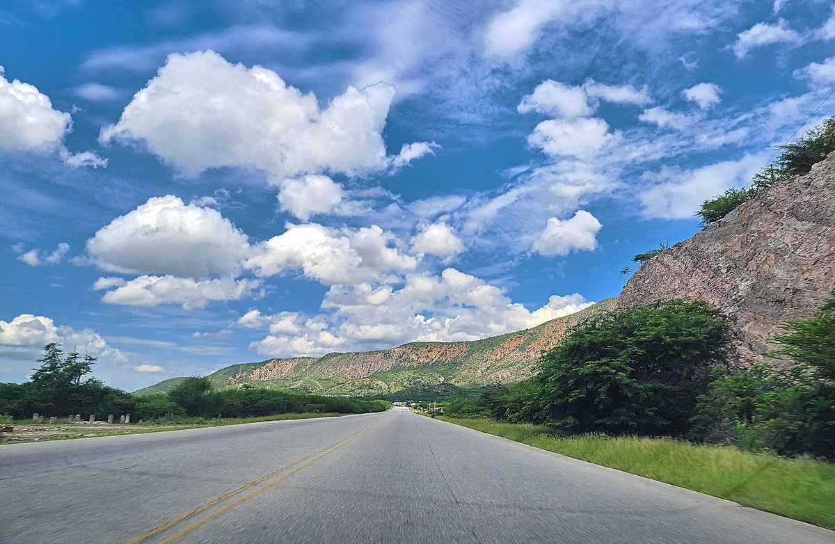 Rodomonsalve's tweet photo. "Si deseas algo, olvida la suerte y lucha con todas tus fuerzas por obtenerlo, tarde o temprano lo lograrás". #DiaDelTrabajador #1deMayo #Lara #Ruta https://t.co/Xy29B20Uux