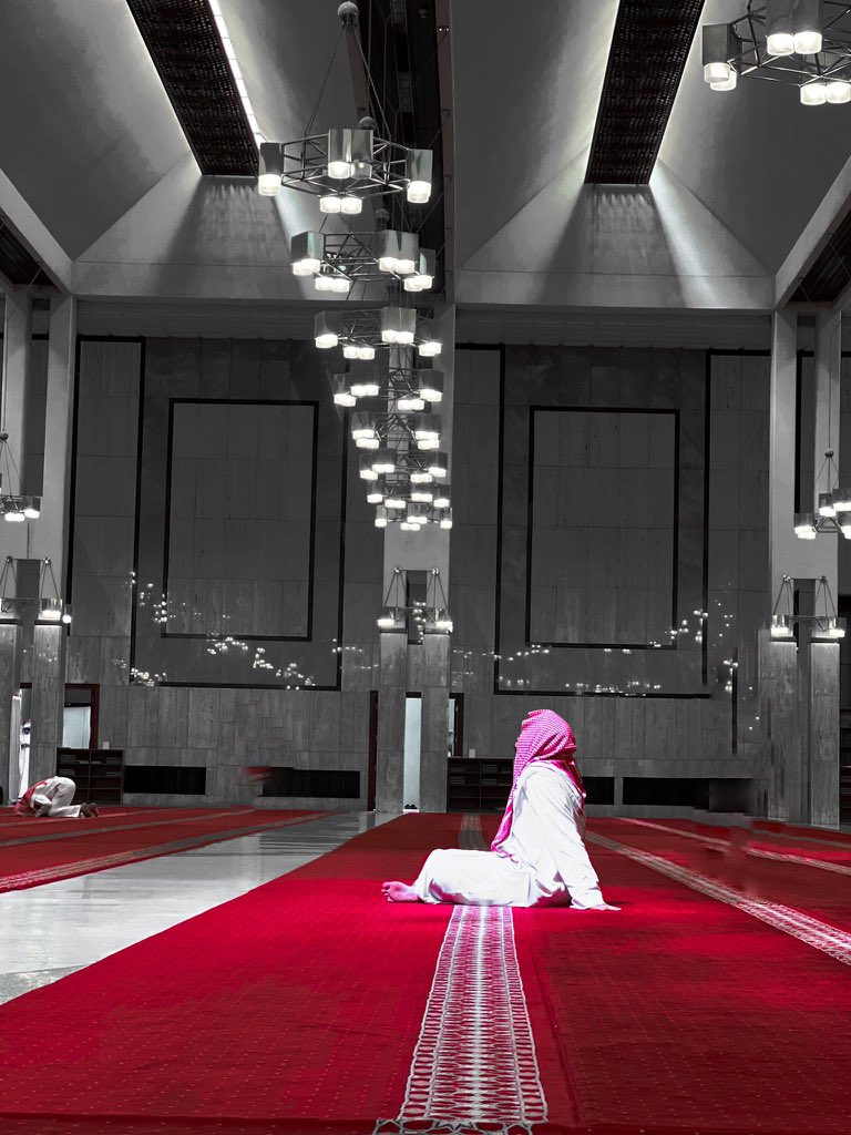 "ولقَد رجَوتُكَ يا إلٰهِي  طامِعاً
ألاَّ يَخيبَ مدَى الحَيَاةِ رَجائي"