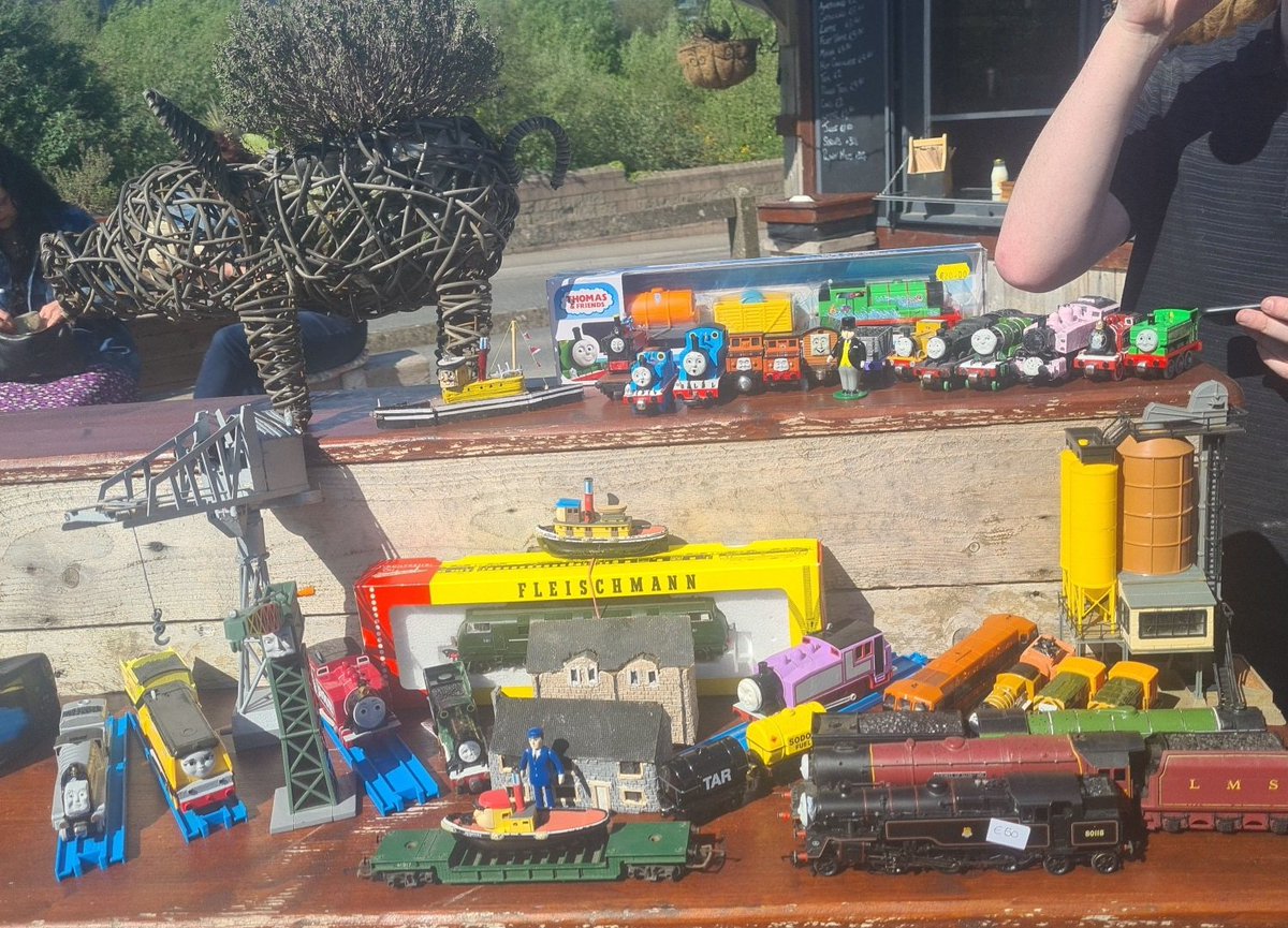 thetrainman13's tweet image. Hey all,
I recently had the pleasure of meeting some of the wonderful members of the fandom who also reside on Irish soil
It was a great day and I hope to do it again soon
@spencerbriwnri1 @Ryans0ck @TheBlueE21 @ThomasTheorist @trainmaster321
Signed,
thetrainman13