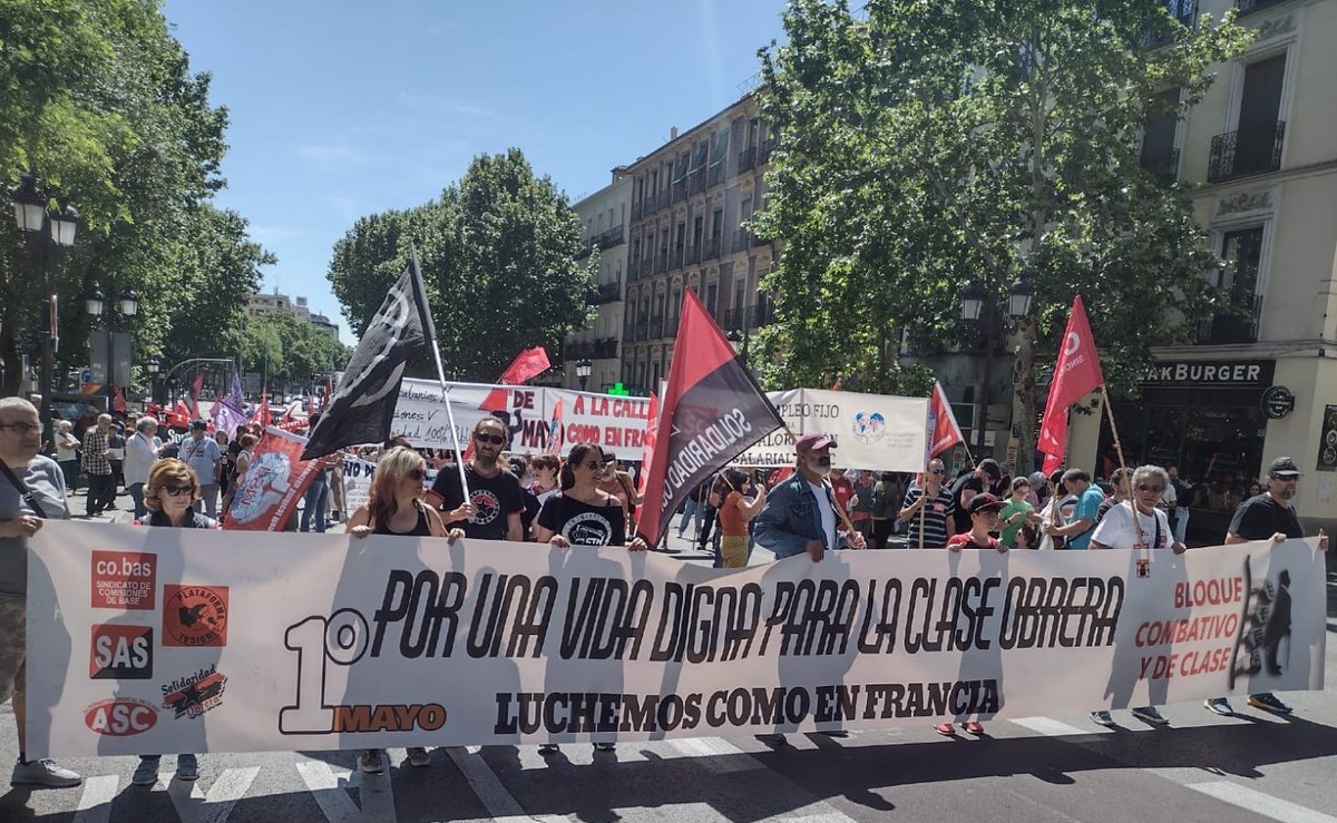 CombativoBloque's tweet photo. El #PrimeroDeMayo del Bloque Combativo y de Clase llama a la organización y a la lucha obrera unitaria contra el capitalismo y la patronal

🟥Es hora de luchar‼️
🔴Luchemos como en Francia✊🏼
#1MayoCombativo #1MayoVidaDigna https://t.co/BsqOEWUsI4