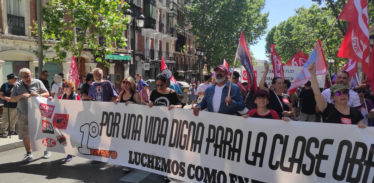 CombativoBloque's tweet photo. El #PrimeroDeMayo del Bloque Combativo y de Clase llama a la organización y a la lucha obrera unitaria contra el capitalismo y la patronal

🟥Es hora de luchar‼️
🔴Luchemos como en Francia✊🏼
#1MayoCombativo #1MayoVidaDigna https://t.co/BsqOEWUsI4