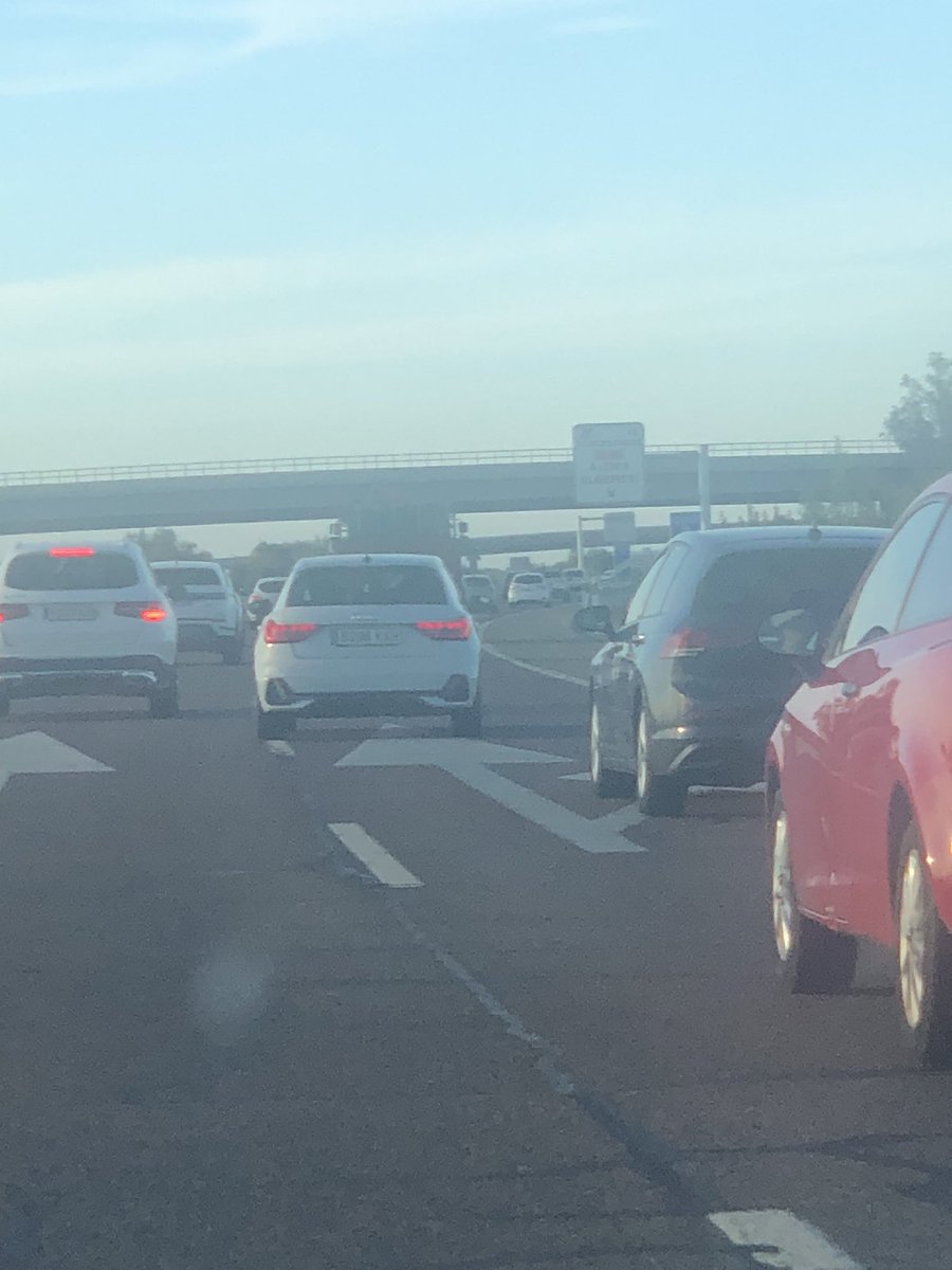 MonnyPe's tweet photo. @guardiacivil en la AP-7 tráfico lento ,conducción alocada .Dirección Valencia https://t.co/nGkjeyQIrU
