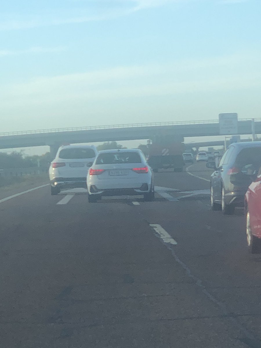 MonnyPe's tweet photo. @guardiacivil en la AP-7 tráfico lento ,conducción alocada .Dirección Valencia https://t.co/nGkjeyQIrU