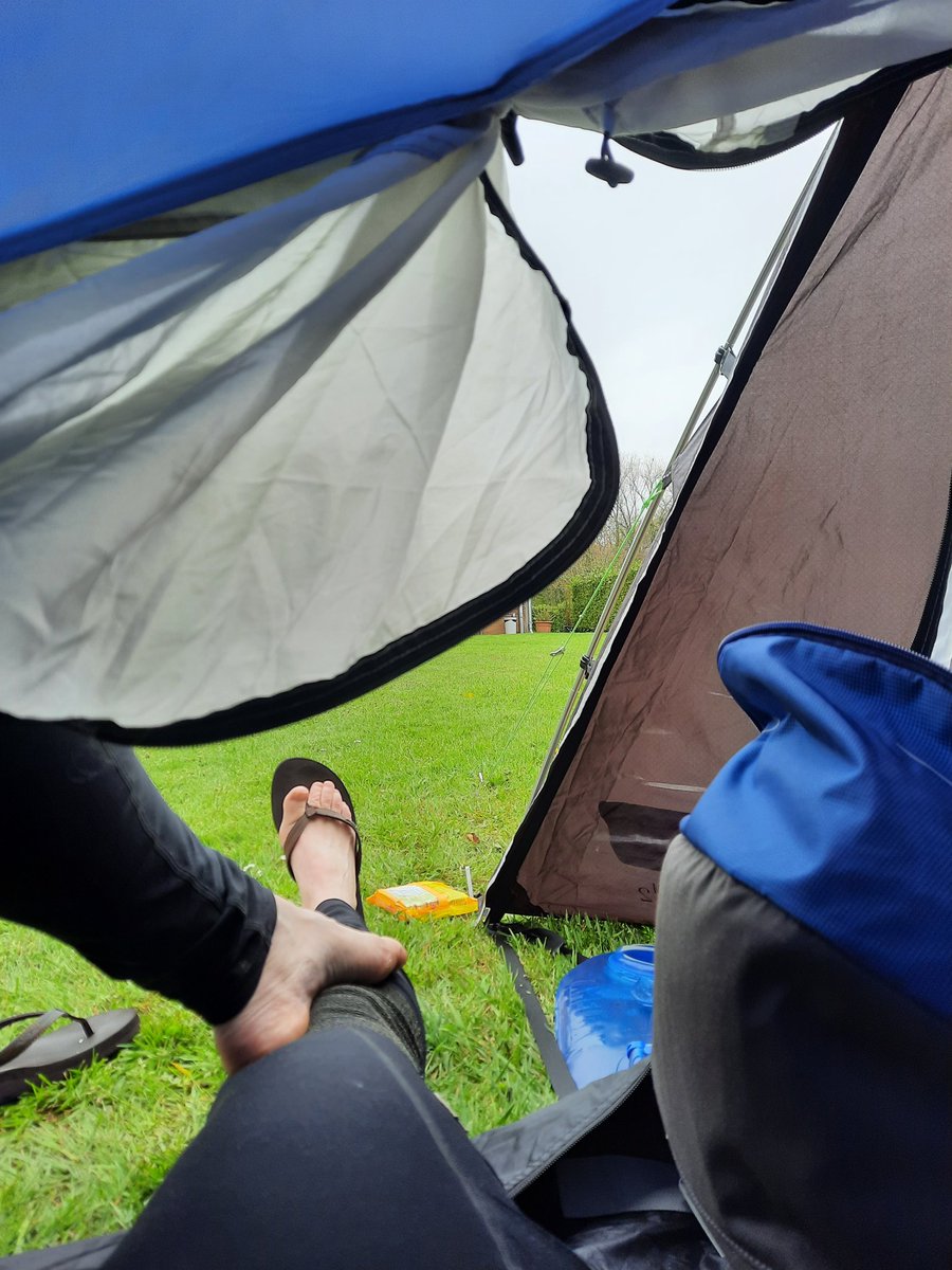 MadelonvS's tweet photo. Deze week wandelde ik de Walk Of Wisdom. 136 km rondom Nijmegen. Rugzak met een tentje en verder niets..  Even terug naar de basis. https://t.co/IumwUaQ1tn