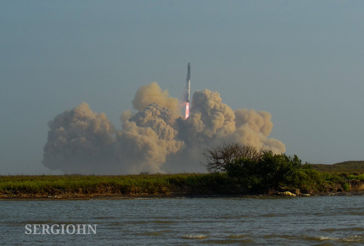 Sergiohn's tweet image. I&apos;ve just got my Starship test flight commemorative patch from the #Spacex store.
I saw the launch from Playa Bagdad in mexico.
Awesome memories!
#FalconHeavyLaunch
#bocachica #Texas #Matamoros