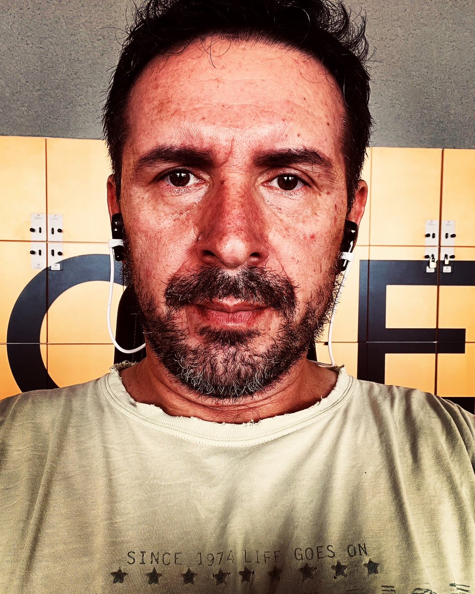 jorgebinda's tweet image. Sudando la gota gorrrrrrrdaaa