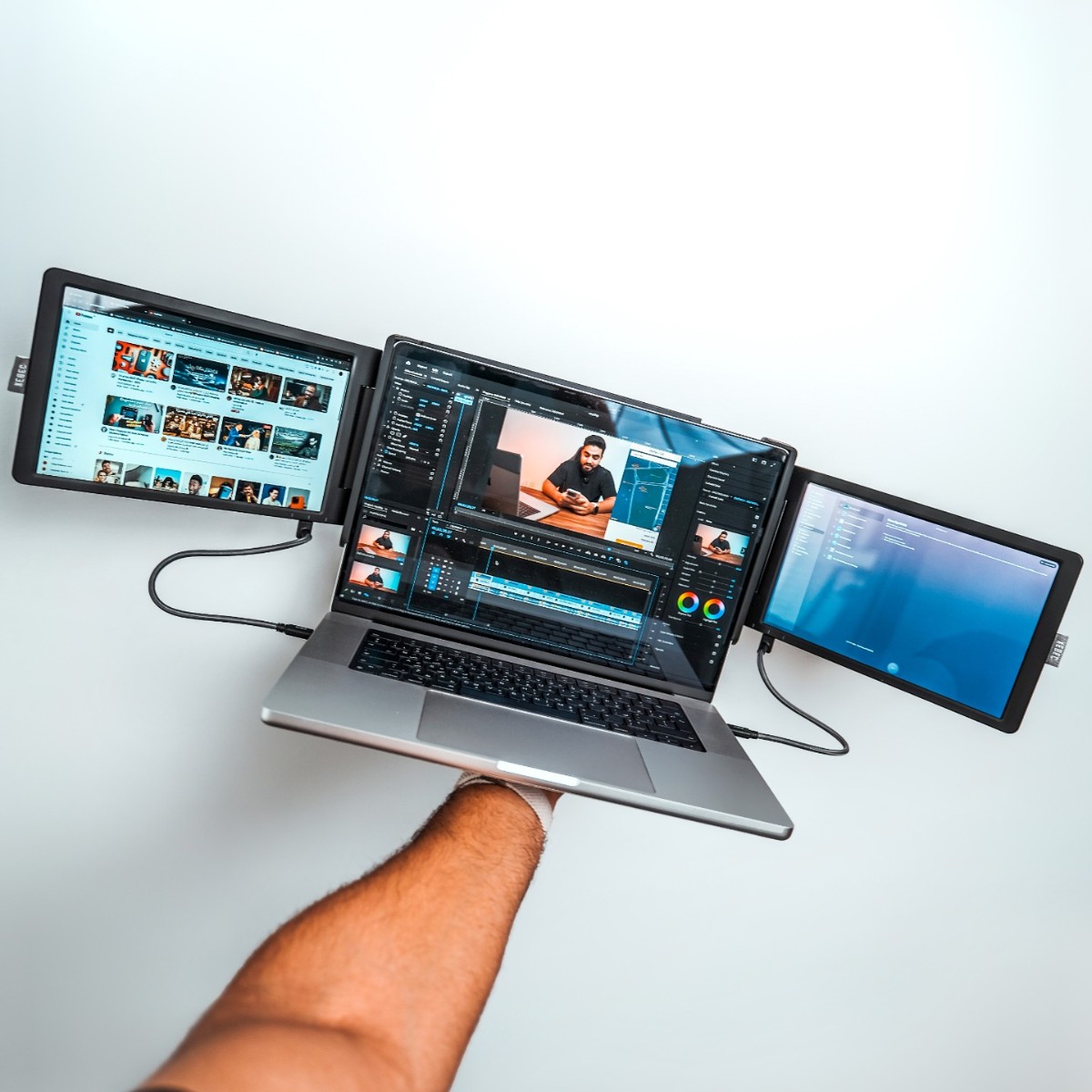 my_xebec's tweet image. Working from home never looked so good 💯

#xebec #triscreen #laptopaccessories #portablemonitor #wfh #remotework