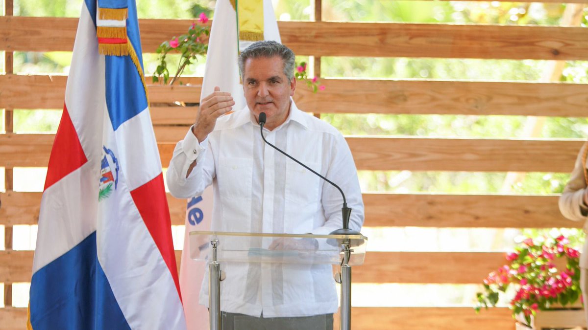 Neney Cabrera desmintió cuestionamiento de 165 millones frente al Propeep 
robertocavada.com/nacionales/202…

Santo Domingo.- El ministro Neney Cabrera aclaró este lunes varios aspectos relacionados con el manejo de los fondos durante su gestión frente a ...