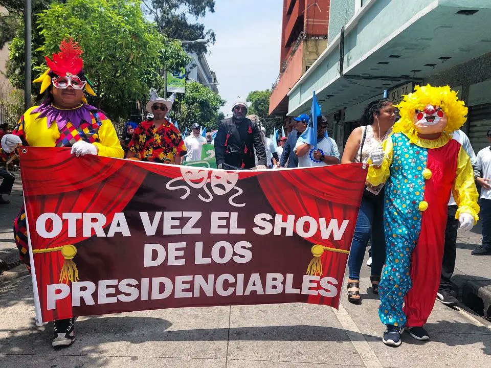 festivalesgt's tweet photo. Este 1 de mayo las y los trabajadores dignos que salen todos los días a ganarse la vida toman de nuevo la  sexta avenida del centro histórico.
#salariosdignos 
#diadeltrabajador https://t.co/sftnfMEXV6