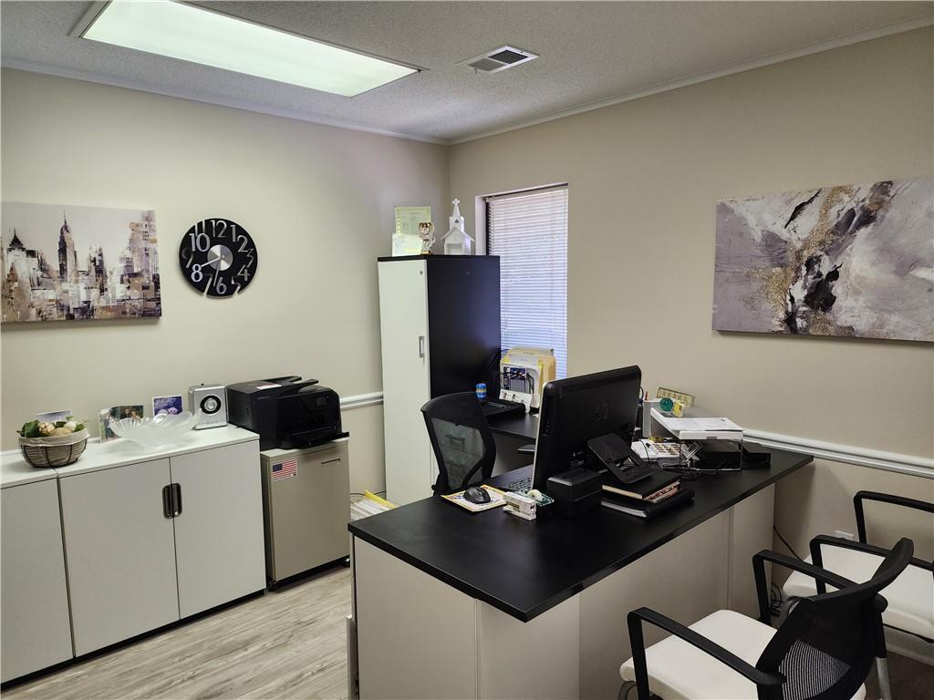 dagmarsands's tweet photo. New commercial listing at 11205 Alpharetta Highway, Roswell, GA 30076. Listing price is $299,500. FMLS# 7201422

Property Details: Roswell Professional Park - Beautiful Two story Office Condominium that has been remodeled w/ New flooring, Fresh paint, New commode, New carpeting. https://t.co/XmANwgLWNL