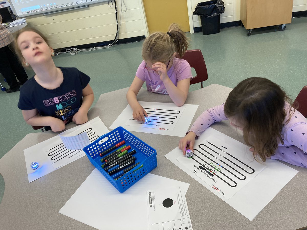 MsYoungSHA's tweet image. We throughly enjoyed our visit to the LLC this morning to explore the Ozobots from @LetsTalkScience. A big thank you to @LeggeBeverly for all your help. @SHA_NL