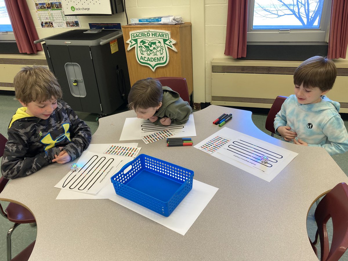MsYoungSHA's tweet image. We throughly enjoyed our visit to the LLC this morning to explore the Ozobots from @LetsTalkScience. A big thank you to @LeggeBeverly for all your help. @SHA_NL