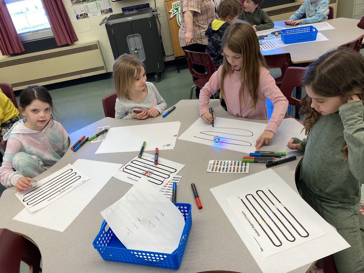 MsYoungSHA's tweet image. We throughly enjoyed our visit to the LLC this morning to explore the Ozobots from @LetsTalkScience. A big thank you to @LeggeBeverly for all your help. @SHA_NL