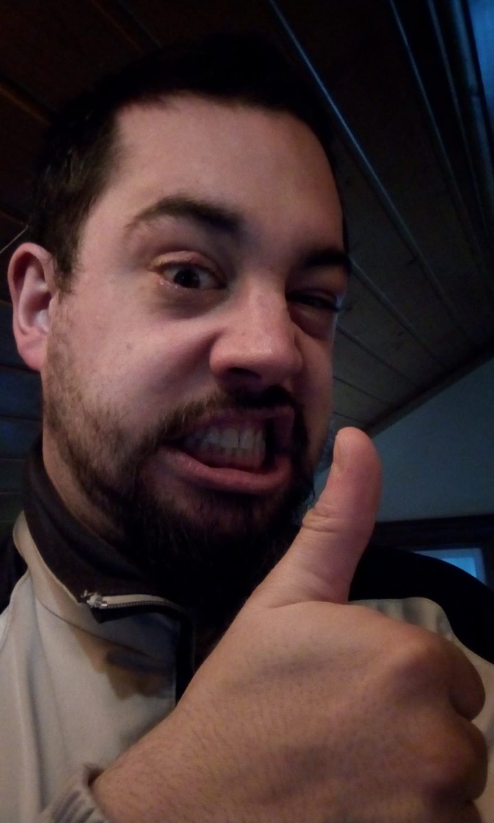 De baja aún pero sin ser un pirata, sin calmantes, sin ungüentos del Dr Filckenstein y con algunos efectos secundarios.

No, lo de salir siempre mal en las fotos y hacer el gili viene de serie 😂