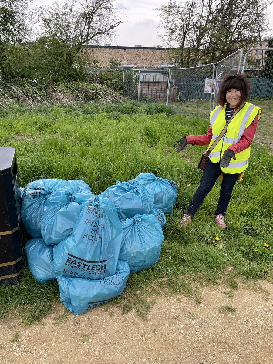 Our Rotarians joined forces with the #NorthStonehamCommunityGroup for the Big Coronation Clean Up around North Stoneham. 20 bags of litter were collected around Stoneham Lane, Chestnut Avenue &amp; the parks between the Avenue &amp; YMCA Eastleigh. #litterpick #southampton #cleanstreets