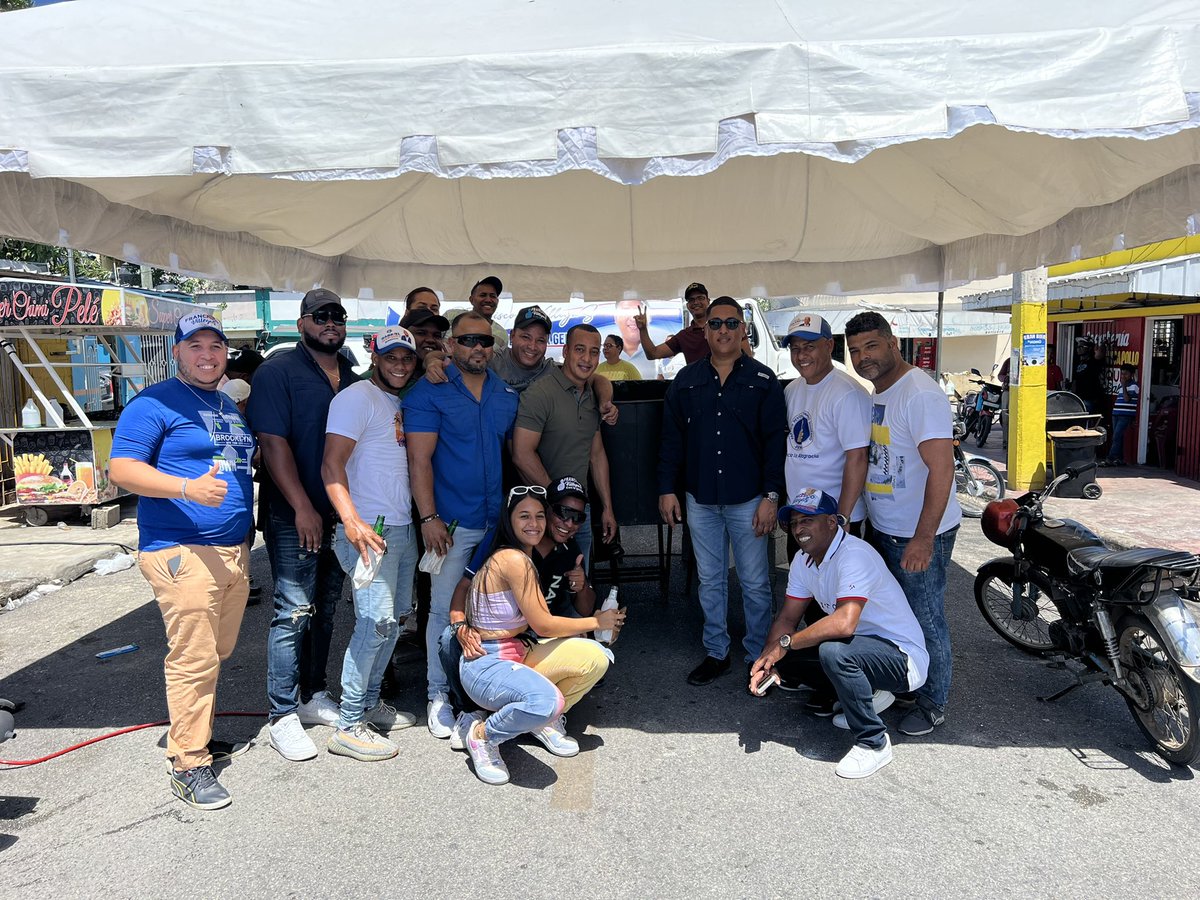 FcoVillegasRD's tweet photo. Hoy decidimos hacer el sancocho más grande del país por motivo del día del trabajador, puerto plata ha sido desplazado @JosePaliza @luisabinader @DiputadosRD agradecer al equipo @TeamVillegasRD y todos los que hicieron posible esta actividad.
Dicen aquí #cambeleneslavuelta https://t.co/NTJVJSXIgX
