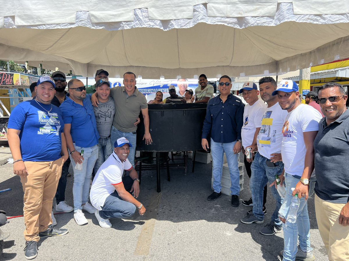 FcoVillegasRD's tweet photo. Hoy decidimos hacer el sancocho más grande del país por motivo del día del trabajador, puerto plata ha sido desplazado @JosePaliza @luisabinader @DiputadosRD agradecer al equipo @TeamVillegasRD y todos los que hicieron posible esta actividad.
Dicen aquí #cambeleneslavuelta https://t.co/NTJVJSXIgX
