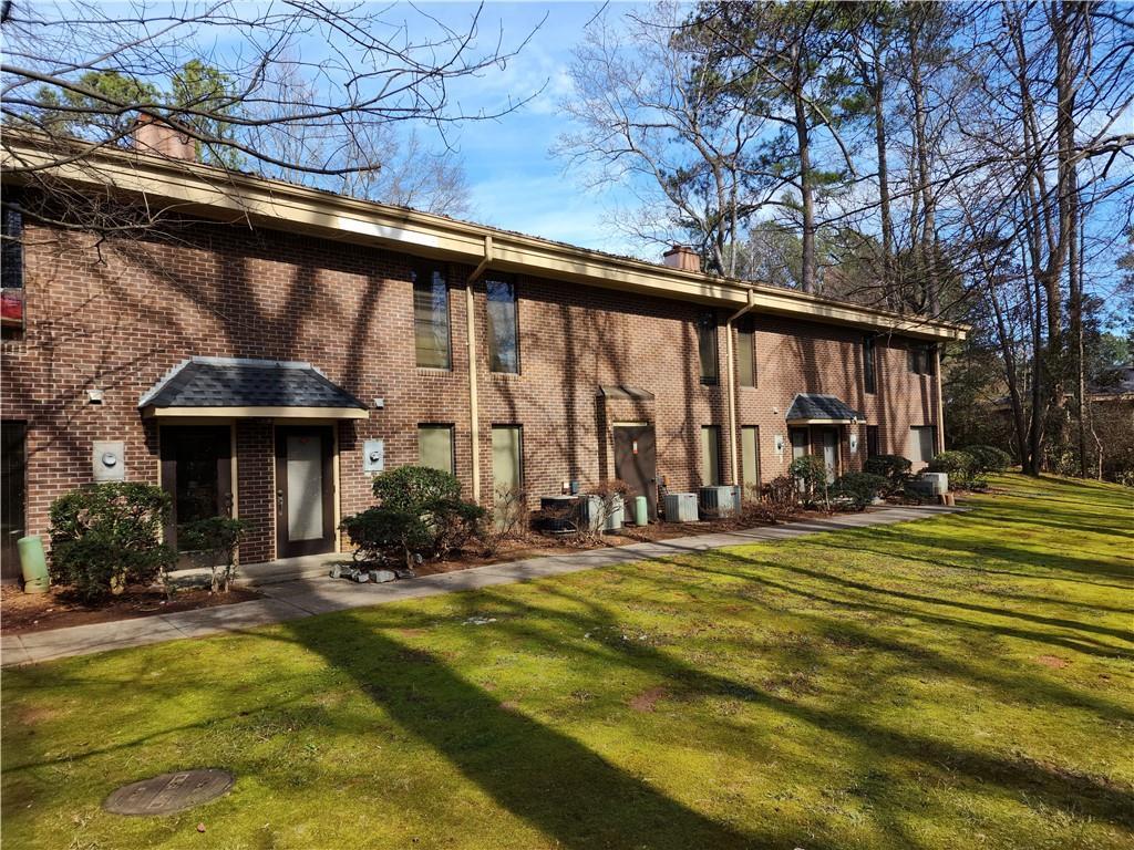 dagmarsands's tweet photo. New commercial listing at 11205 Alpharetta Highway, Roswell, GA 30076. Listing price is $299,500. FMLS# 7201422

Property Details: Roswell Professional Park - Beautiful Two story Office Condominium that has been remodeled w/ New flooring, Fresh paint, New commode, New carpeting. https://t.co/XmANwgLWNL