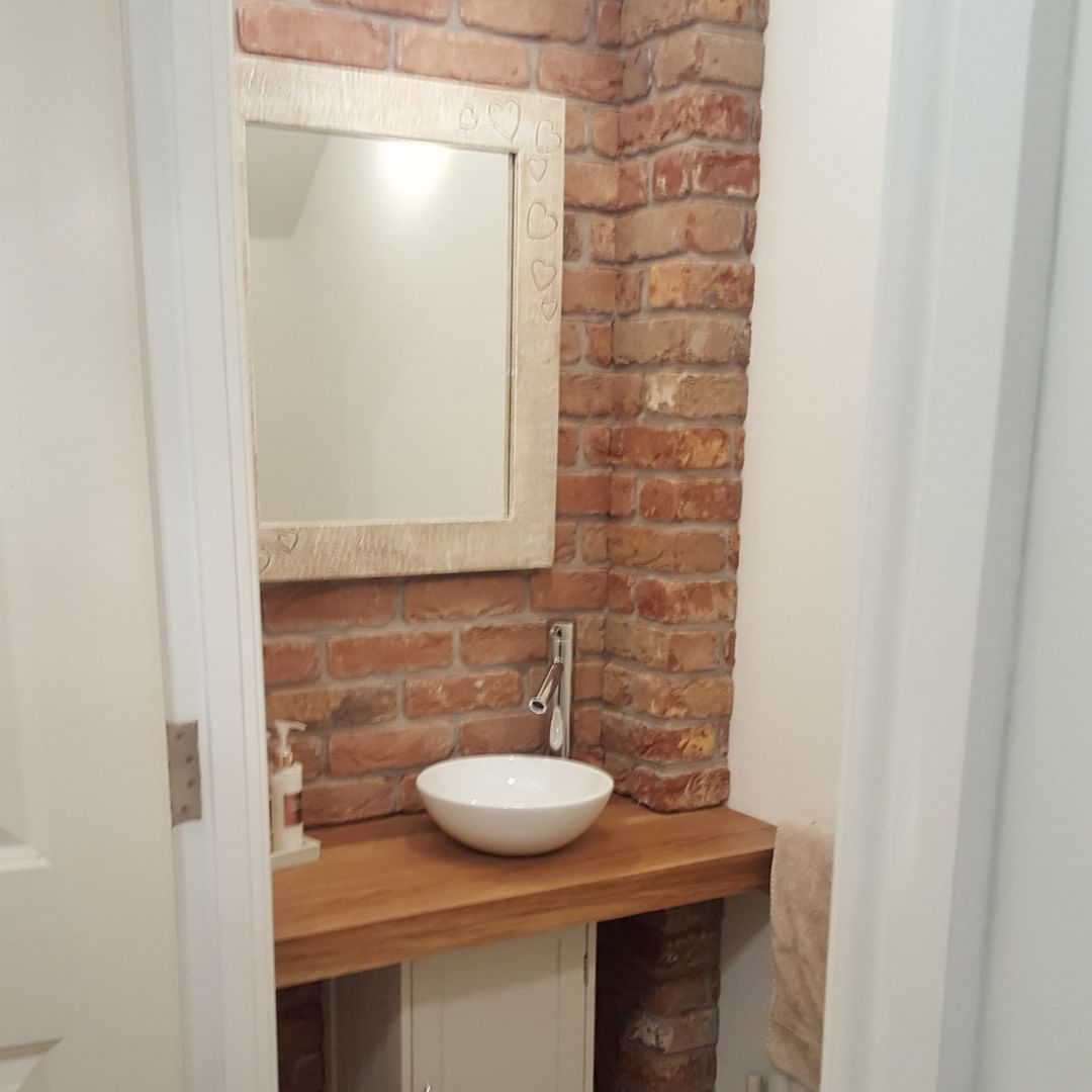 Even small area's like a bathroom can look impressive with some exposed brick work! #brickslips
#products #tiles #brick #londonfashion #interiorlovers #topstylefiles #finditstyleit #interior123 #interiordesire #interiordetails #interiorforinspo #interiorstylis #houseenvy