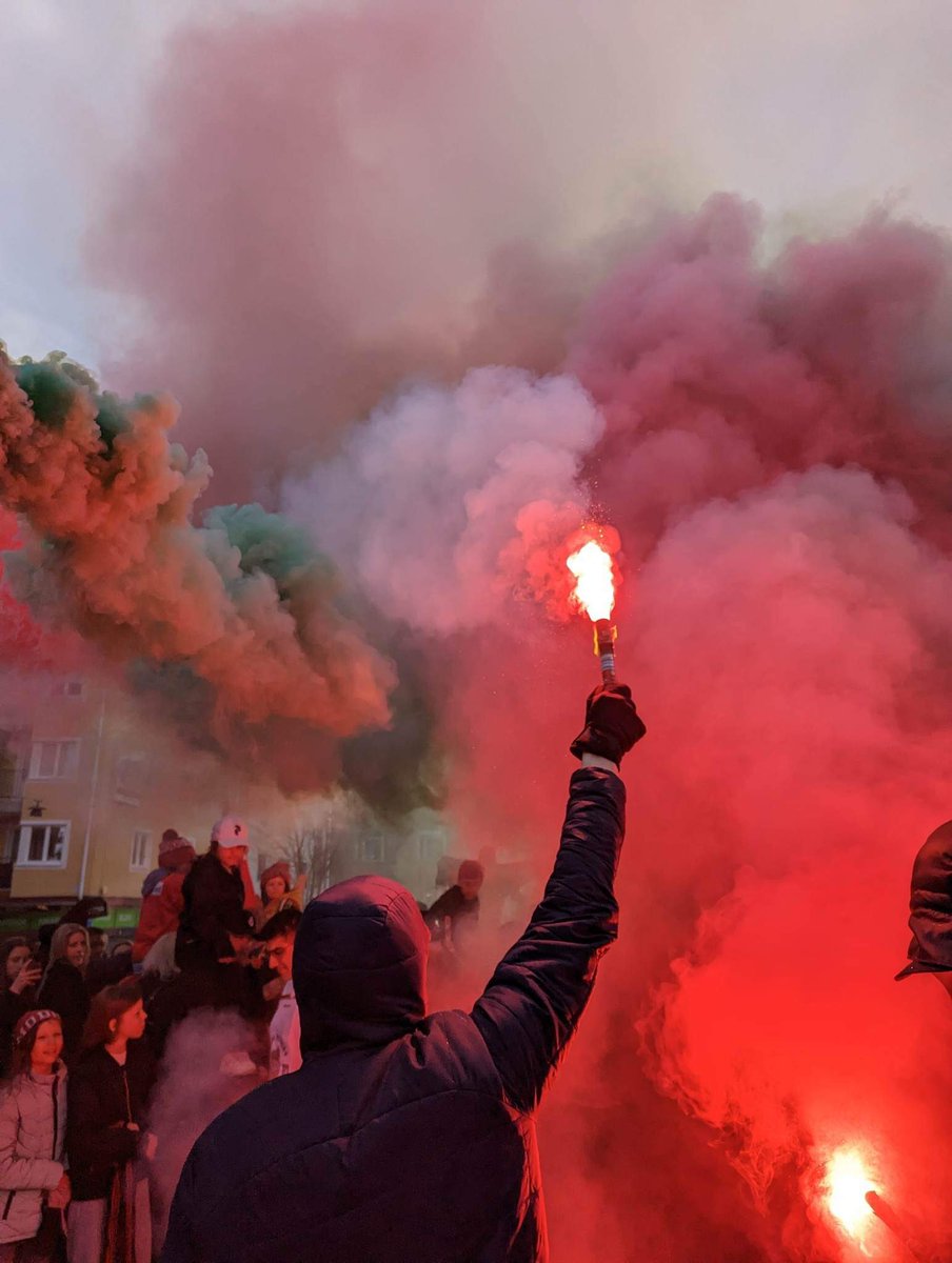 modokuken's tweet image. Vi är tillbaka, motherfuckers!