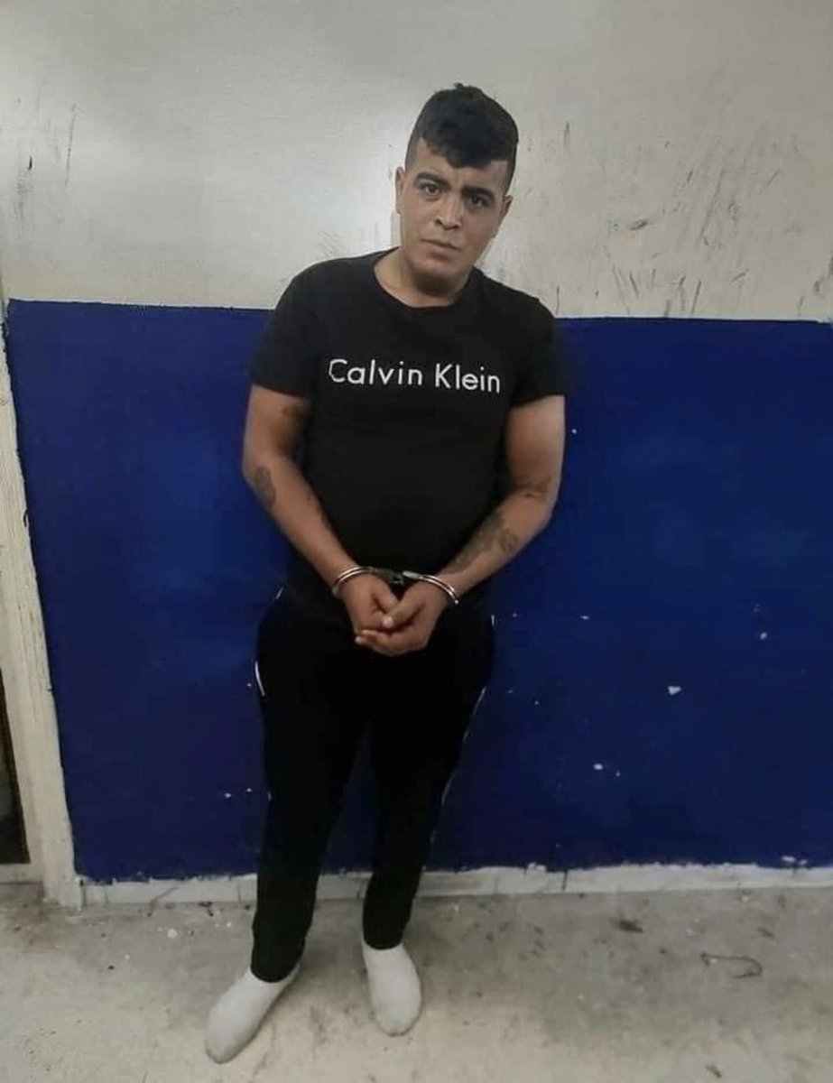 NumidianNation's tweet photo. Flash 🇩🇿🇹🇳| Le supporter tunisien de l’espérance qui était en possession d’une tronçonneuse dans le stade, lors du match face à la JSK, a été arrêté par la police tunisienne. Nous espérons des mesures strictes à son encontre @KasbahTn https://t.co/eVXSyRYuSe